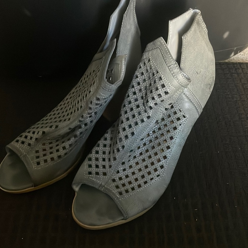 Lattice grey faux leather heels